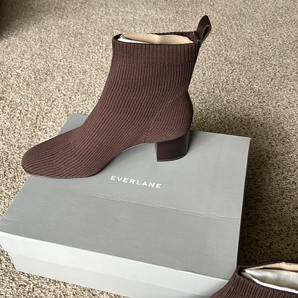 Everlane Chocolate Ribbed Ankle Booties - Picture 4 of 6